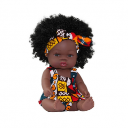 Alma poupée afro antillaise est vêtue d'un pagne en tissu Wax, une poupée très réaliste