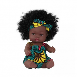 Alma poupée afro antillaise est vêtue d'un pagne en tissu Wax, une poupée très réaliste